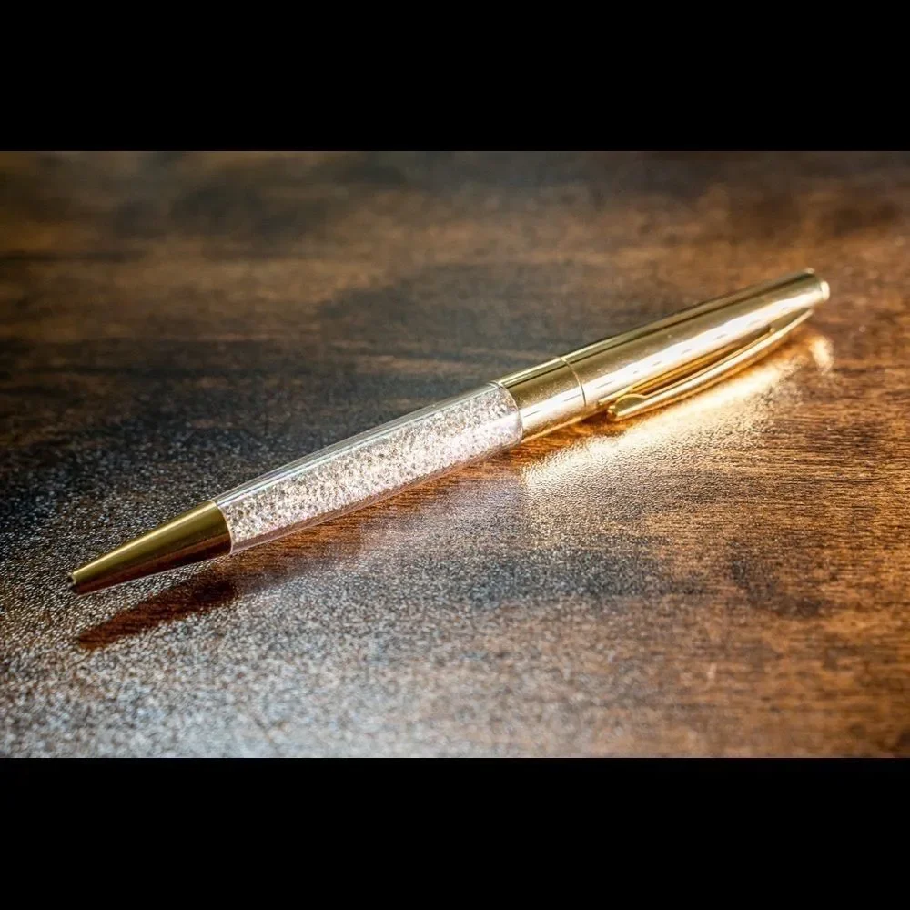 New Collectible Gold Tone Pen with Crystals